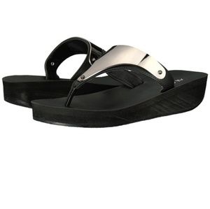 Aldo thong sandals size 7.5